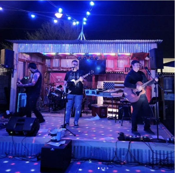 Sydwyndr performing